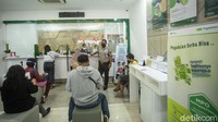Di Indonesia pandemi COVID-19 memasuki tahun kedua, kondisi keuangan masyarakat pun kian tertekan.