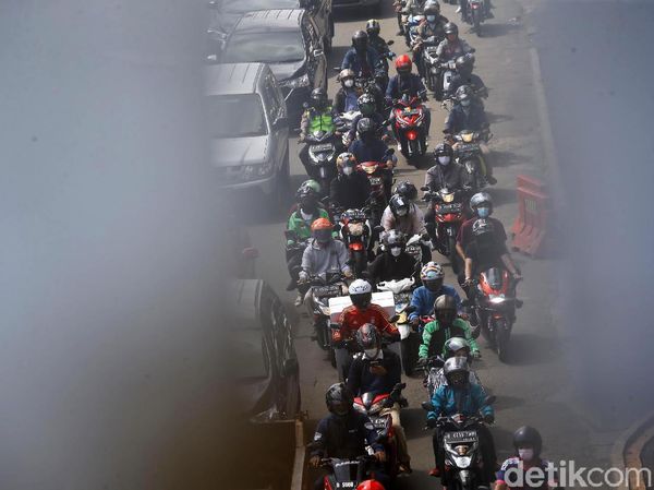 Walau Masih PPKM Hari Ini Jalan Gatsu Macet