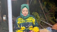 Di sana kamu akan menemukan penjual nasi boran yang berjejer di pinggir jalan. Kami pun mencicipi nasi boran milik Sri Utami.  Foto: detikcom/Riska Fitria