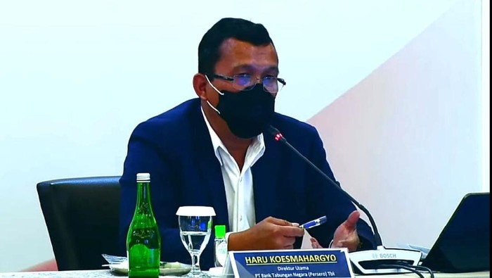 Direktur Utama PT Bank Tabungan Negara (Persero) Tbk. Haru Koesmahargyo menyampaikan paparan kepada sejumlah media pasca pengumuman Badan Pusat Statistik atas prestasi ekonomi Indonesia yang tumbuh 7,07% yoy pada triwulan II/2021 di acara Press Conference Himbara di Jakarta, Kamis (5/8). Pertumbuhan ekonomi tersebut merupakan pertumbuhan positif pertama setelah 4 kuartal sebelumnya mencatatkan kontraksi. Salah satu sektor yang tetap tumbuh positif yakni sektor perumahan dengan pertumbuhan positif di level 2,82% yoy. Faktor pendorong pertumbuhan tersebut yakni stimulus-stimulus yang diberikan pemerintah ke sektor perumahan.