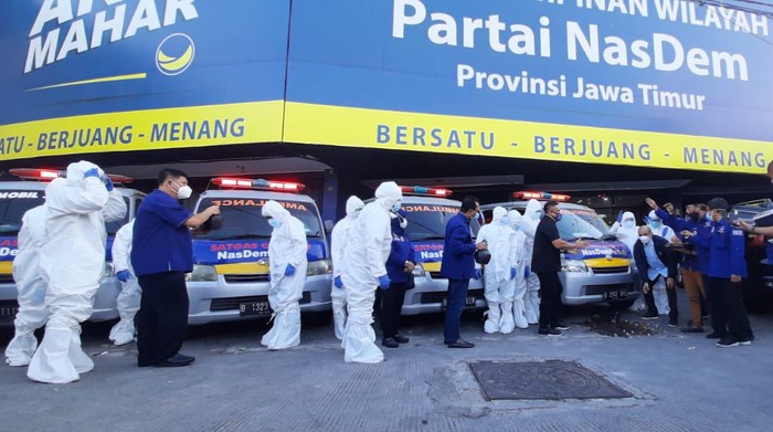 DPW Partai NasDem Jatim menggelar misi kemanusiaan. Mereka menyediakan layanan mobil ambulans gratis untuk masyarakat di Surabaya Raya.