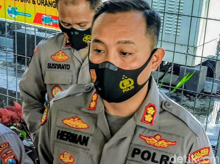Pria di Bondowoso memerkosa anak tetangga yang masih kelas 6 SD. Saat ini pelaku sudah ditetapkan sebagai tersangka.