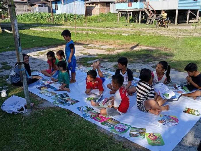 Pemuda IKBM mengajar literasi di Malinau