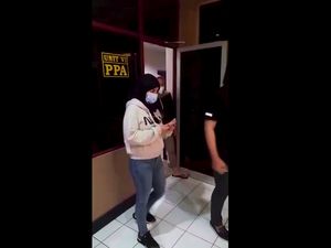 Penampakan Dinar Candy saat Dipulangkan Polisi