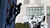 Robot gundam raksasa mengawasi atlet panjat tebing di Aomi Urban Sports Park pada 06 Maret 2020 lalu. Chris McGrath/Getty Images.