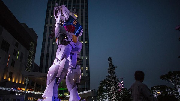 Robot raksasa itu berdiri tegak di kawasan Odaiba, Jepang pada 31 Mei 2014 lalu. Chris McGrath/Getty Images.