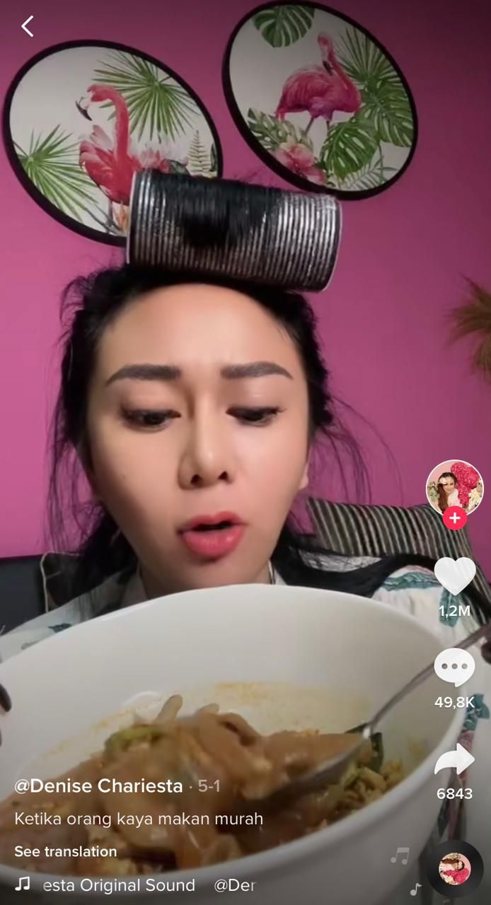 Pertama Kali Makan Seblak, Reaksi 5 Orang Tajir dan Terkenal Ini Bikin Ngakak
