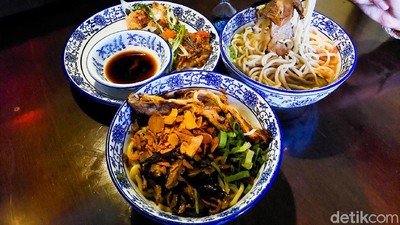 Gurih Hangat Mie dengan Topping Brisket yang Tebal dan Empuk