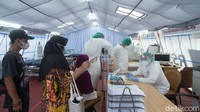 RS Lapangan COVID-19 ini berada di RSUD Matraman, terdapat beberapa fasilitas yang disediakan seperti 9 tempat tidur IGD yaitu 5 tempat tidur untuk tiase awal dan 4 tempat tidur suspect, serta 12 tempat tidur untuk pasien isolasi.
