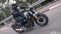 Kami juga menguji mesin SM3 ini hingga mendapat data kecepatan maksimal alias top speed-nya. Ternyata dengan bobotnya yang lumayan berat di angka 181 kg, SM Sport SM3 ini masih dapat melesat hingga 152 km/jam.  Foto: 20Detik