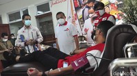 Salah satunya dengan mendonorkan darah termasuk donor plasma konvalesen bagi para penyintas COVID-19 yang tengah dibutuhkan saat ini.