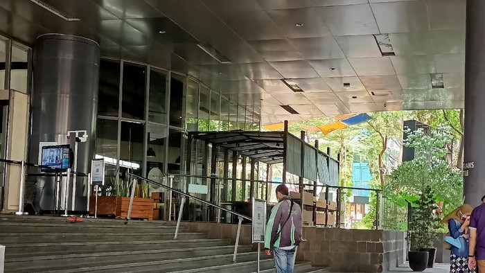 Suasana di Lippo Mall Puri, Pengunjung Wajib Tunjukkan Bukti Vaksin