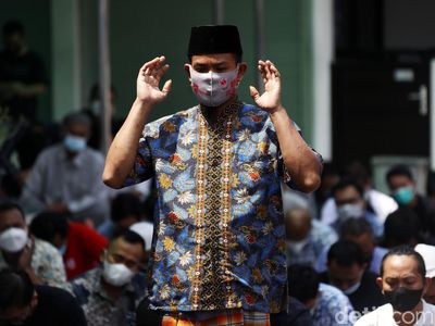 Suasana Salat Jumat Saat PPKM Level 4 di Masjid Al Falah Benhil