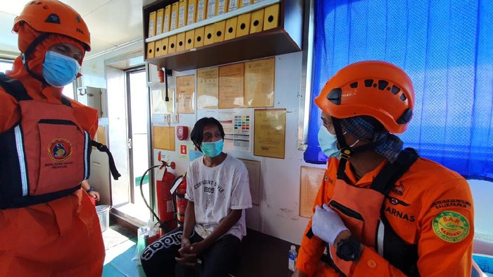 Triyono (26) warga Pemalang, Jawa Tengah saat dievakuasi Tim Basarnas Balikpapan (istimewa)