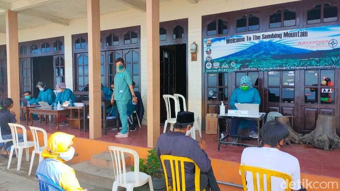 Vaksinasi Covid di Nepal Van Java