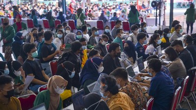 Momen 2.000 Mahasiswa Sumut Divaksiansi COVID-19