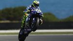 Valentino Rossi Gantung Helm Usai 26 Tahun Balap Motor
