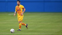 Khususnya setelah Messi meneken kontrak terakhirnya bersama Barcelona di medio 2017 silam. Kabarnya, Barcelona memberi Messi gaji tahunan rata-rata US$ 168 juta atau sekitar Rp 2,4 triliun. David Ramos/Getty Images.