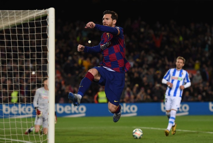 1281725868 BARCELONA, SPAIN - OCTOBER 20: Lionel Messi of FC Barcelona runs with the ball during the UEFA Champions League Group G stage match between FC Barcelona and Ferencvaros Budapest at Camp Nou on October 20, 2020 in Barcelona, Spain. (Photo by Alex Caparros/Getty Images)