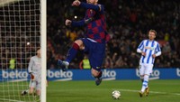 Lionel Messi selangkah lagi jadi pemain Paris Saint-Germain. Les Parisiens mempersiapkan penyambutan di Menara Eiffel untuk La Pulga. (Alex Caparros/Getty Images)