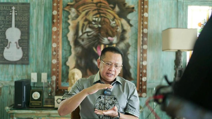 Ketua MPR Bambang Soesatyo menggelar Sosialisasi Empat Pilar MPR bersama Perhimpunan Pelajar Indonesia di Malaysia (PPI Malaysia), secara virtual hari ini. Dalam kesempatan ini, Bamsoet menyampaikan pasang surut dan dinamika sejarah bangsa Indonesia.
