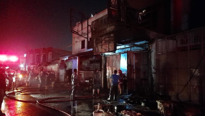Bengkel sekaligus rumah di Cibodas, Tangerang kebakaran dan mengakibatkan 3 orang tewas, Jumat (6/8) malam. (Dok.Polres Metro Tangerang Kota)