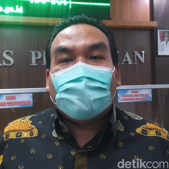 Bupati Blora Arif Rohman bicara soal seragam sekolah SMPN Rp 800 ribu, Sabtu (7/8/2021).
