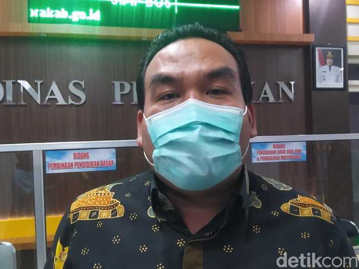 Bupati Blora Arif Rohman bicara soal seragam sekolah SMPN Rp 800 ribu, Sabtu (7/8/2021).