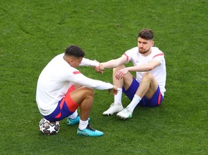 Rambut Baru Jorginho dan Silva Bikin Pemain Chelsea Geleng-Geleng