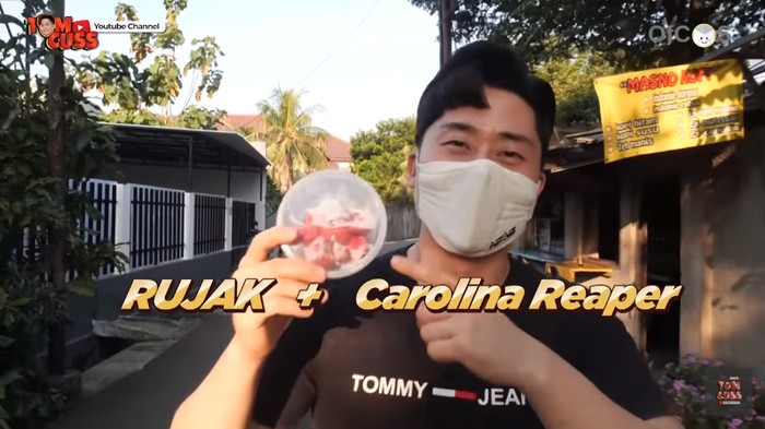 Cowok Korea Makan Rujak Pakai Cabai Carolina Reaper