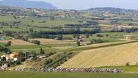 Nah, ini adalah salah satu pemandangan indah di Urbino yang sering dilalui pebalap sepeda. Luk Beines/AFP