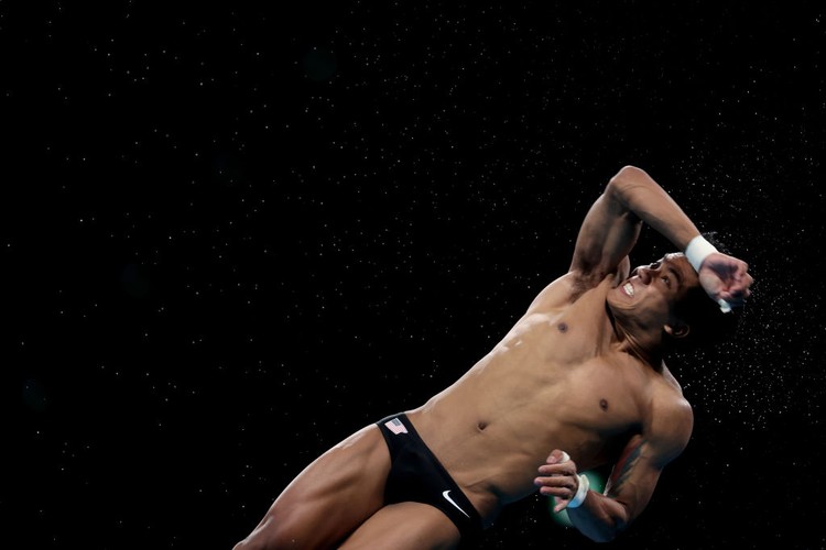 Ekspresi atlet loncat indah TOKYO, JAPAN - AUGUST 07: Jordan Windle of Team United States competes in the Mens 10m Platform Final on day fifteen of the Tokyo 2020 Olympic Games at Tokyo Aquatics Centre on August 07, 2021 in Tokyo, Japan. (Photo by Maddie Meyer/Getty Images)