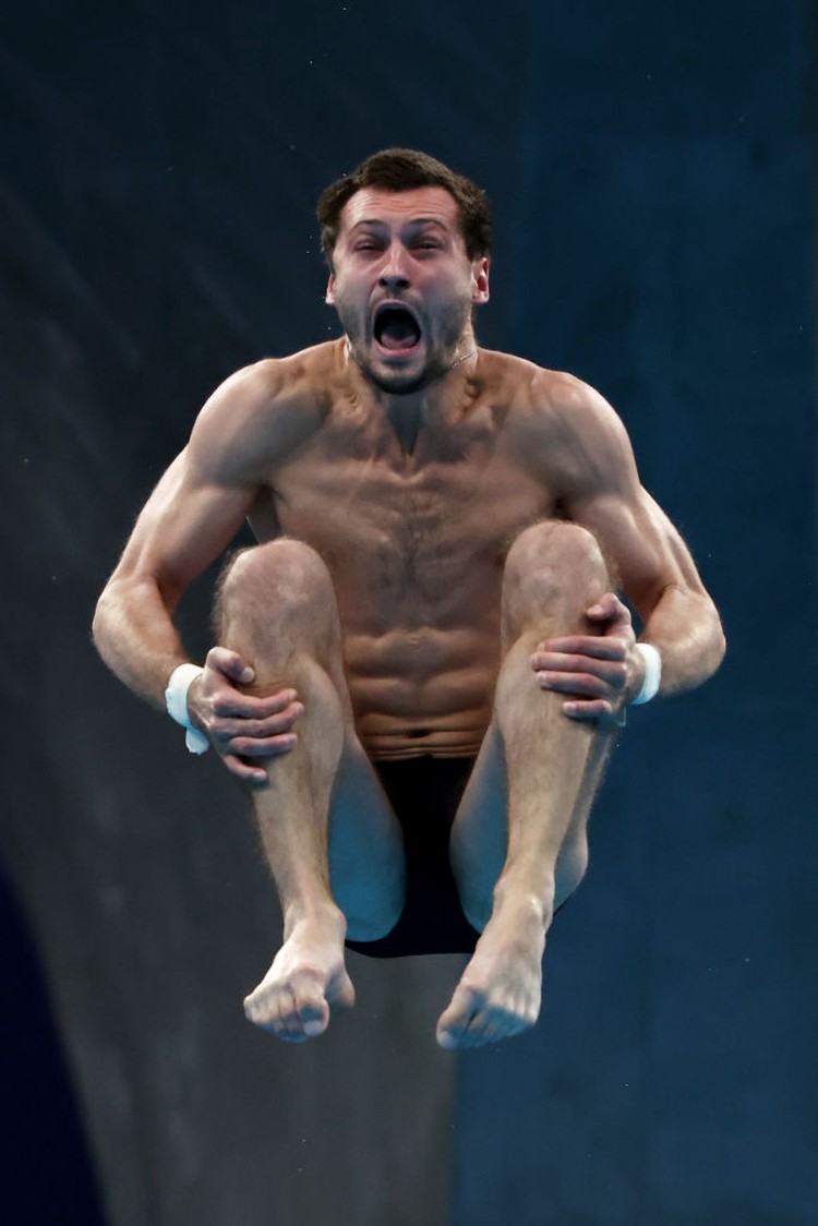 TOKYO, JAPAN - AUGUST 06: Aleksandr Bondar of Team ROC competes in the Mens 10m Platform preliminaries on day fourteen of the Tokyo 2020 Olympic Games at Tokyo Aquatics Centre on August 06, 2021 in Tokyo, Japan. (Photo by Tom Pennington/Getty Images)