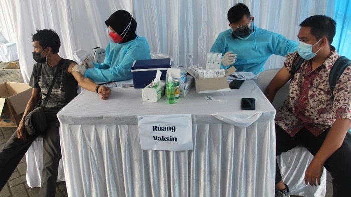 Berbagai pihak terus berlomba-lomba menggenjot vaksinasi guna mendukung program pemerintah mencapai herd immunity atau kekebalan kelompok.