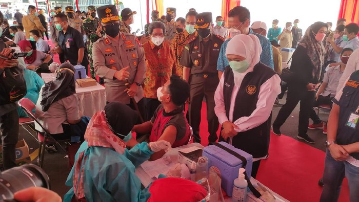 Gubernur Khofifah Minta Bupati-Wali Kota percepat Vaksinasi di Industri Padat Karya