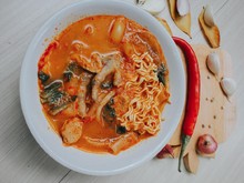 Hobi Makan Seblak Bikin Susah Hamil? Dokter Obgyn Beberkan Faktanya