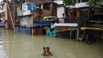 Dihajar Hujan Lebat, Aliran Sungai Gangga Meluap