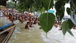 Dihajar Hujan Lebat, Aliran Sungai Gangga Meluap