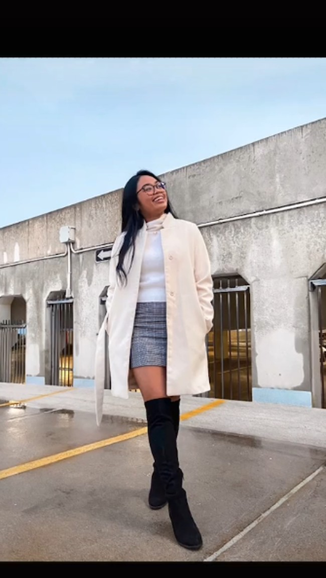 Wanita bernama Mani Lisa Jane viral di TikTok setelah mengungkapkan usia sebenarnya. Dengan wajahnya yang awet muda, tidak ada yang menyangka tentang usianya. Foto: dok. TikTok