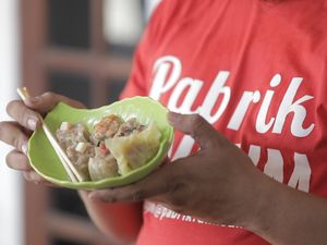 Banting Setir Jual Dimsum Raih Omzet Seharga Rumah di Depok