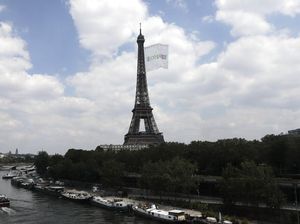 Dilanda Gelombang Panas, Warga Paris Borong Kipas Angin