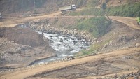Proyek Bendungan Ciawi. Bendungan ini didesain tipe urugan random inti miring dengan tinggi puncak 55 meter, lebar 9 meter dan panjang 334,5 meter.Foto: Dok Kementerian PUPR