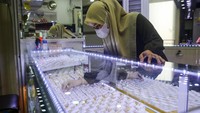 Pedagang mengaku penjualan emas turun sebanyak 70% selama masa PPKM.