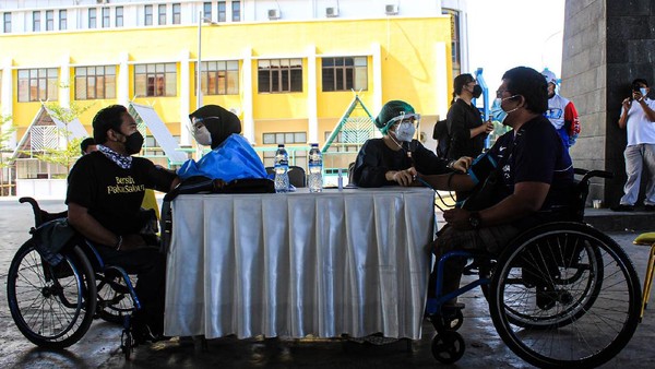 Penyandang Disabilitas di Bandung Divaksinasi COVID-19