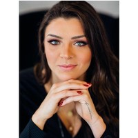 Aku sangat rindu Saquarema (tempatnya berlatih). Jauh dari sana membuatku merasa betapa aku suka di sini. Waktu ketika tidak di sini membuatku ingin di sini lagi. Sekarang aku menikmati latihan, bermain, dan memberikan 100% dan berevolusi. Di 2018 dan 2019, aku tidak merasakan itu, ujarnya dilansir Olimpiadatododia. Foto: Instagram @rosamaria9oficial