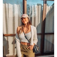 Wanita yang memenangkan emas pada pertandingan voli se-Amerika Selatan di 2017 tersebut memang sering jadi perhatian media. Baru-baru ini ia pun tampil dalam sampul majalah olahraga. Foto: Instagram @rosamaria9oficial