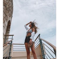 Sedangkan di Instagram, ia lebih banyak membagi momennya bersama tim dan sesekali menunjukkan gayanya di luar lapangan. Foto: Instagram @rosamaria9oficial