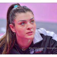 Posisinya dalam timnas voli putri Brasil adalah sebagai Opposite spiker dan Wing spiker. Foto: Instagram @rosamaria9oficial