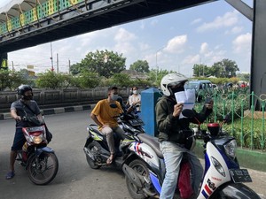 Masih Ada Warga Tak Tahu Kebijakan Wajib Bawa Bukti Vaksin di Pasar Minggu