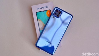 Galaxy M32 punya baterai 5.000 mAhdilengkapi fitur pengisian cepat 25W. Foto: Adi Fida Rahman/detikINET